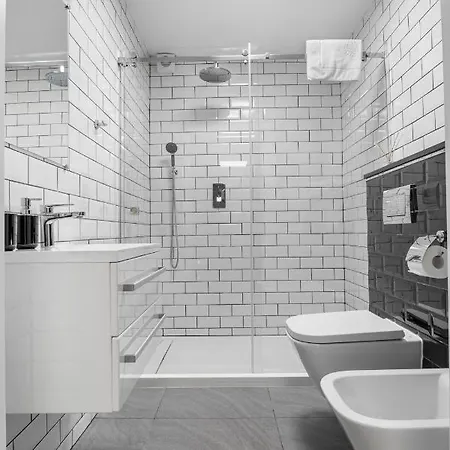 Villa Pod Warszawa & & Grota Solna *