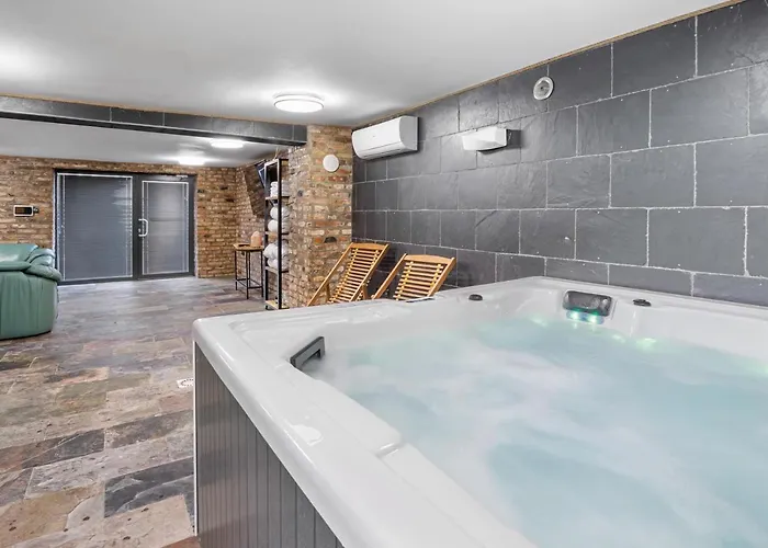 Pod Warszawą&spa&grota Solna Willa